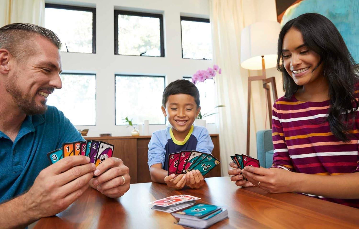 UNO FLIP! Family Card Game, with 112 Cards in a Sturdy Storage Tin, Makes a Great Gift for 7 Year Olds and Up